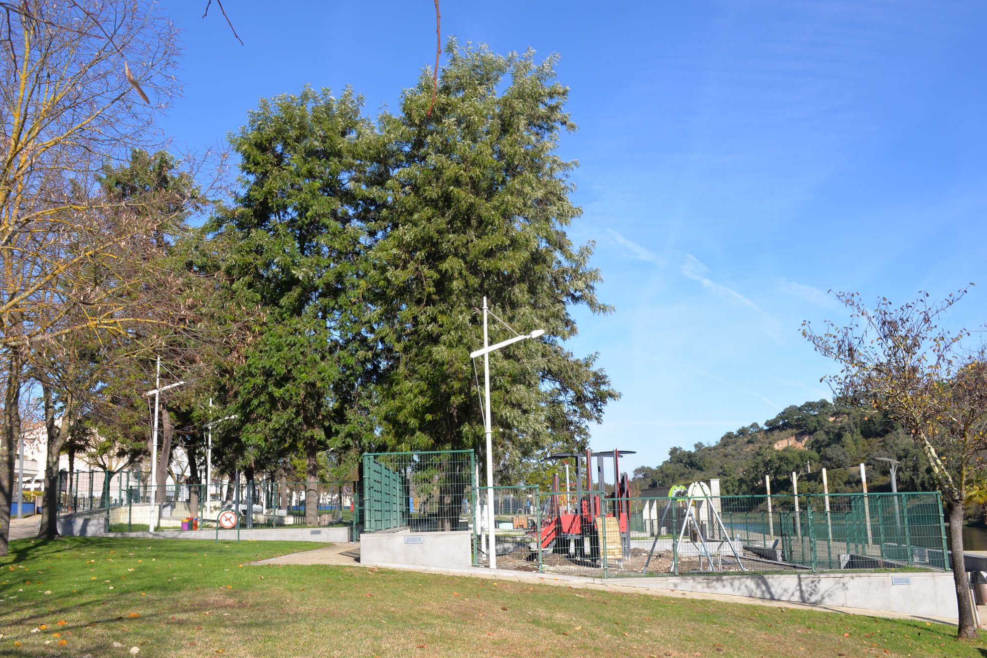 Parque Infantil da Zona Ribeirinha renovado