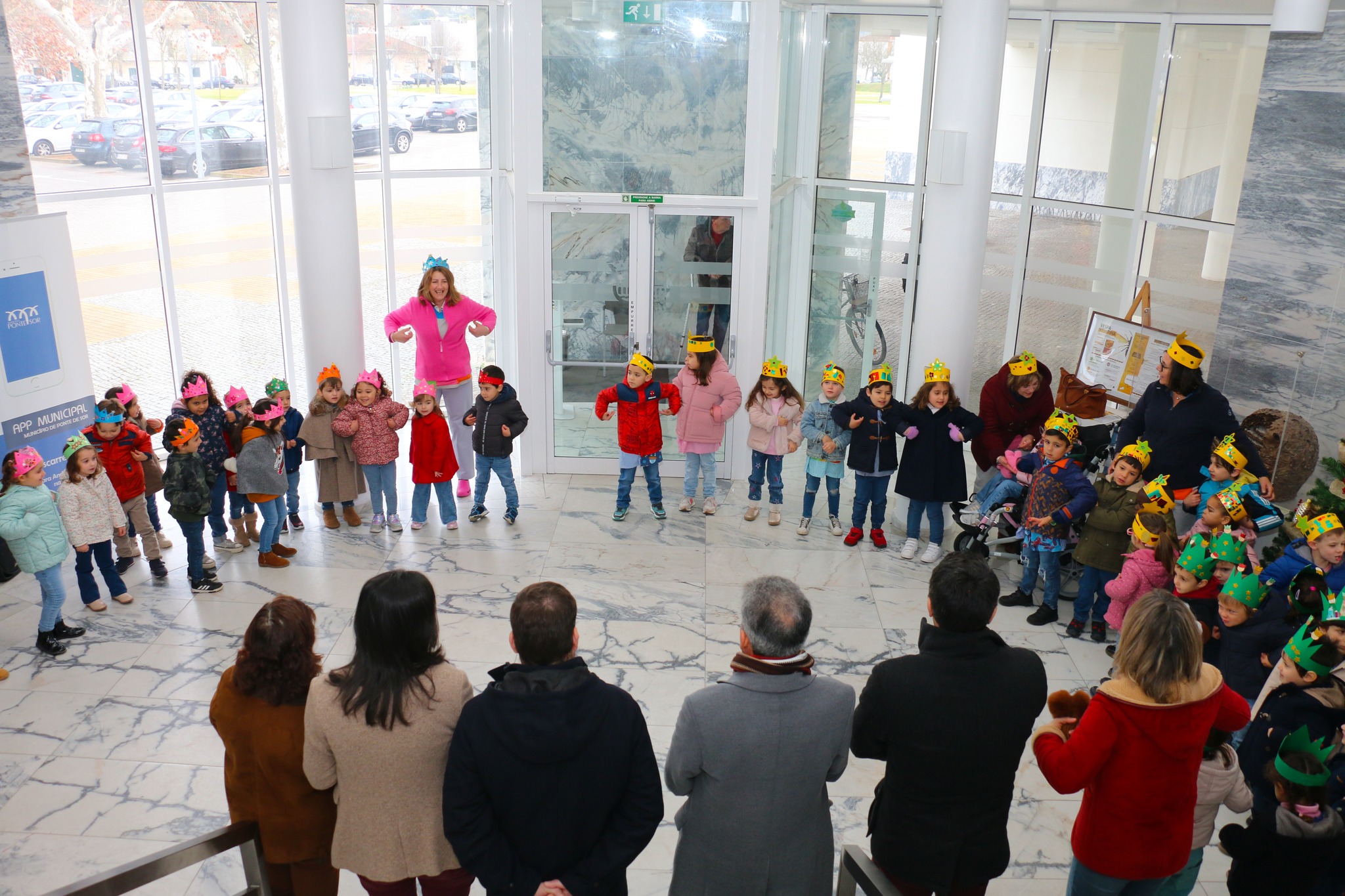 Cantar das Janeiras no Edifício dos Paços do Concelho