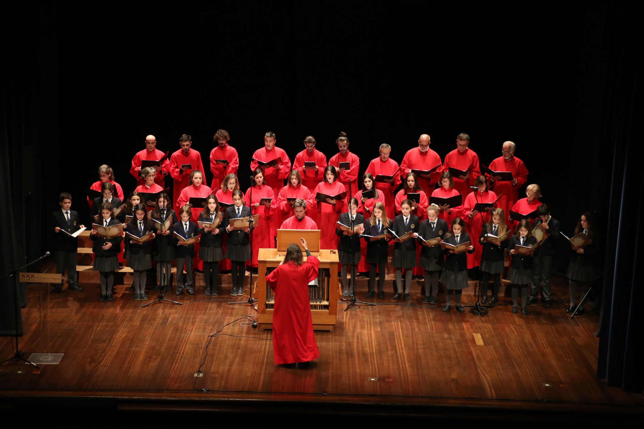 Muita Música nos Primeiros Dias do Natal Iluminado