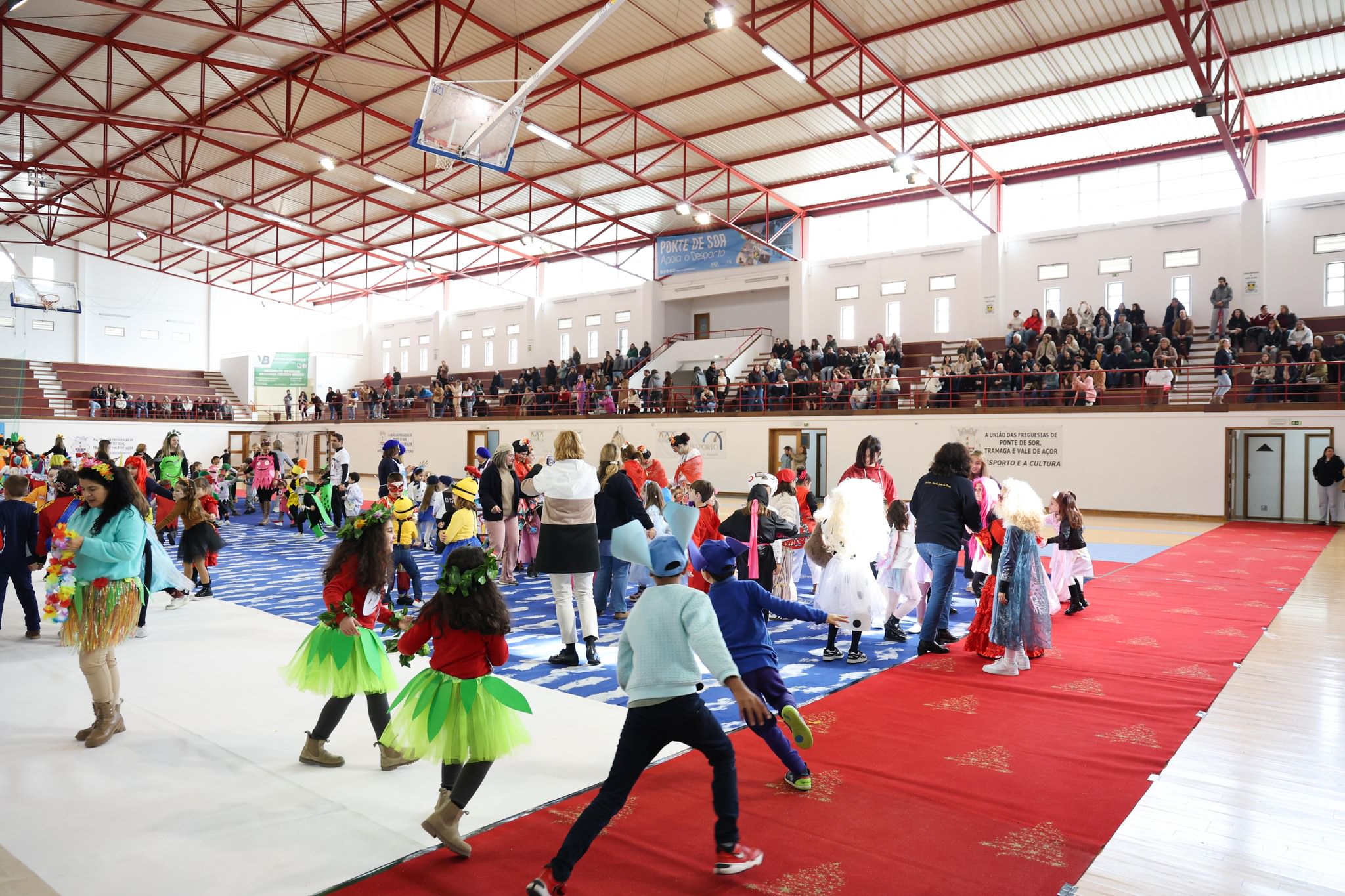 Desfile de Carnaval no Pavilhão Municipal