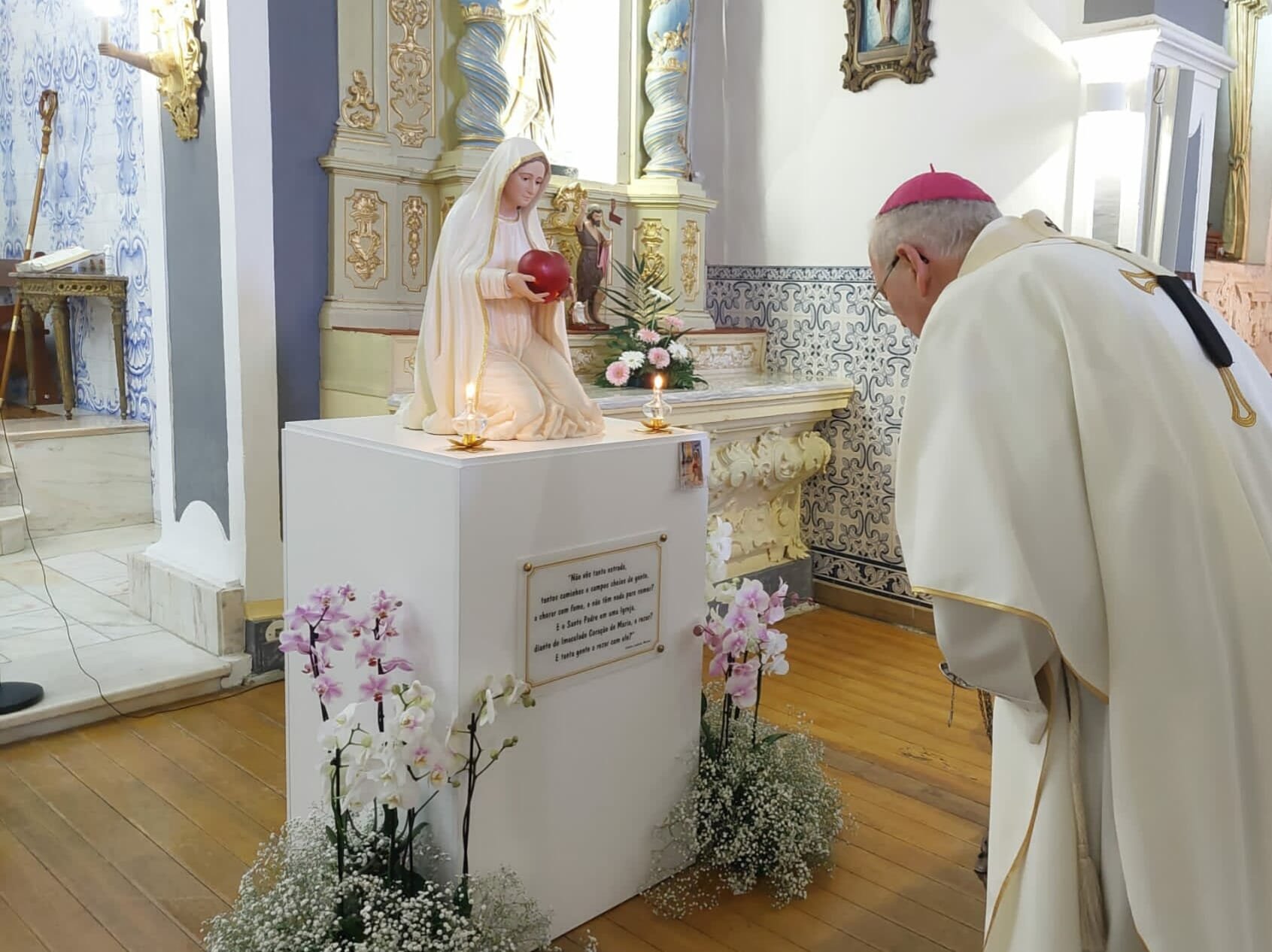 Entronização da Imagem da Senhora do Coração Orante