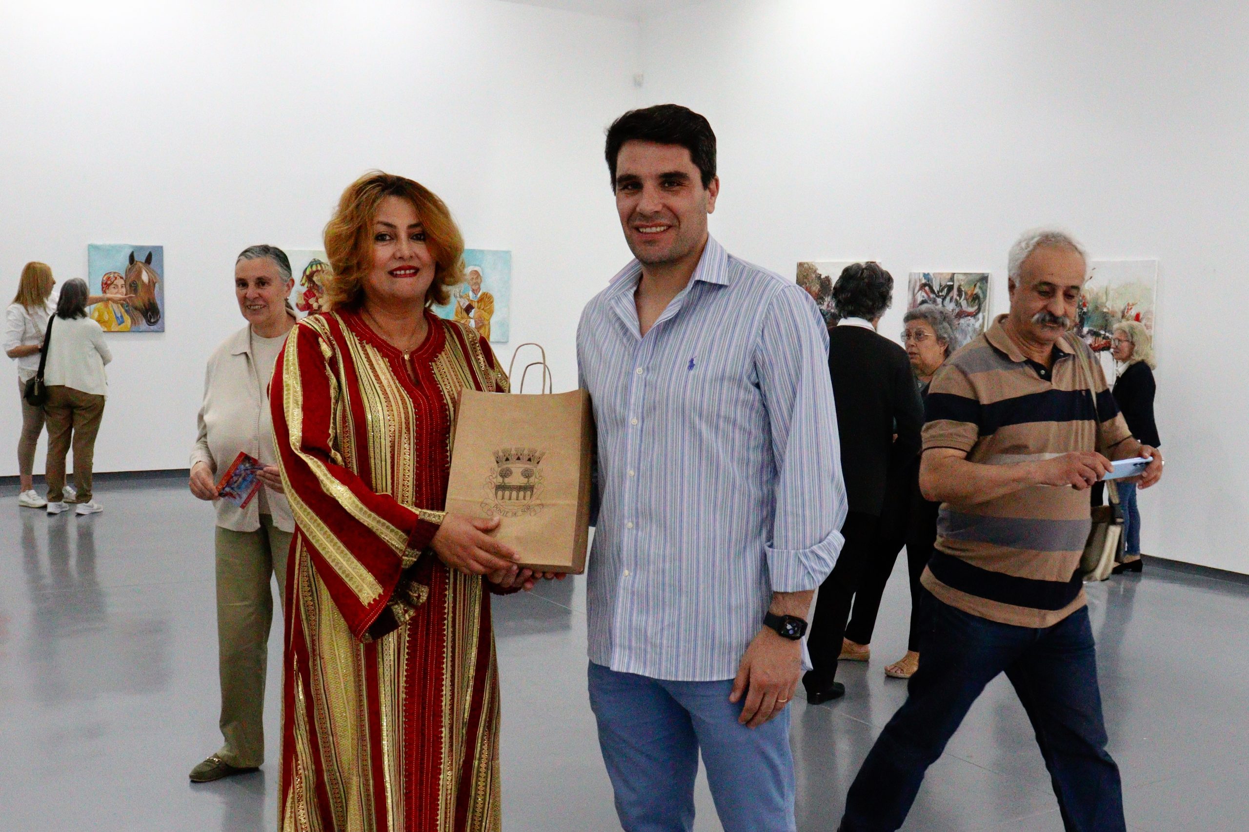 Inaugurada Exposição de Zhour Manani