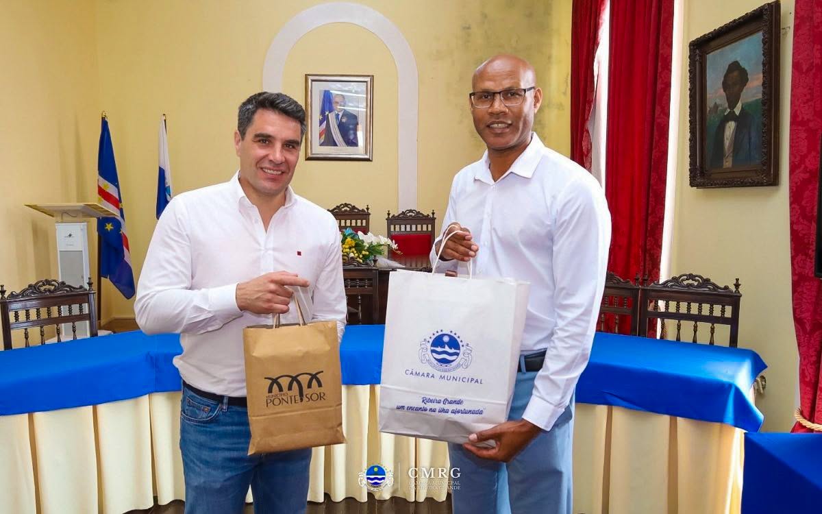 Ponte de Sor Entrega Viaturas em Cabo Verde