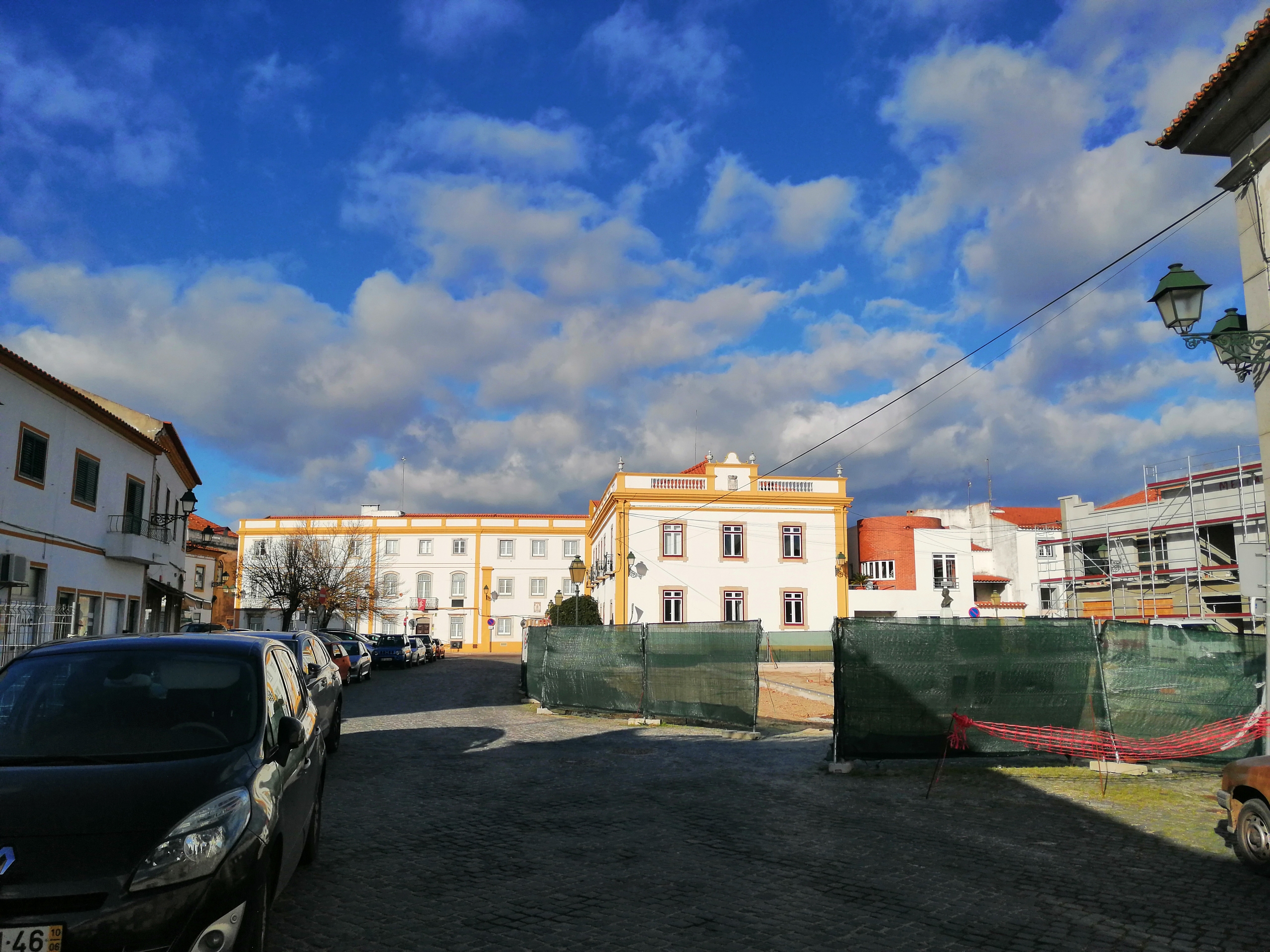 Alterações de  trânsito na praça da República e rua de Olivença