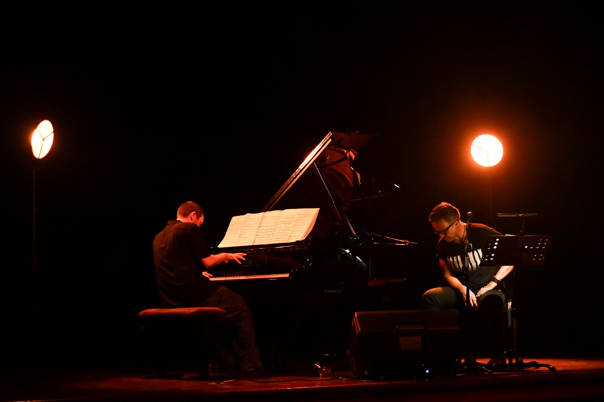 Poesia e Música a Celebraram o 25 de Abril